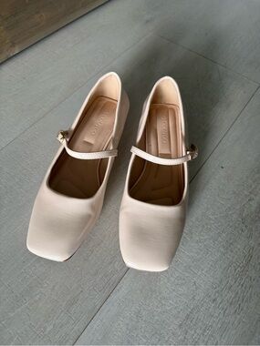 Nude Mary Jane Flats